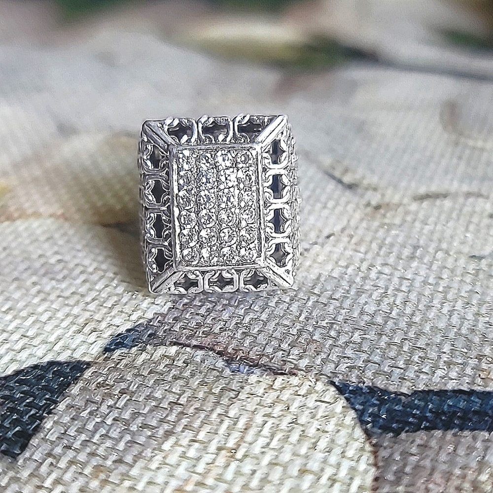 Elegant Sterling Silver Ring with Intricate Design And Zirconia Sz 6